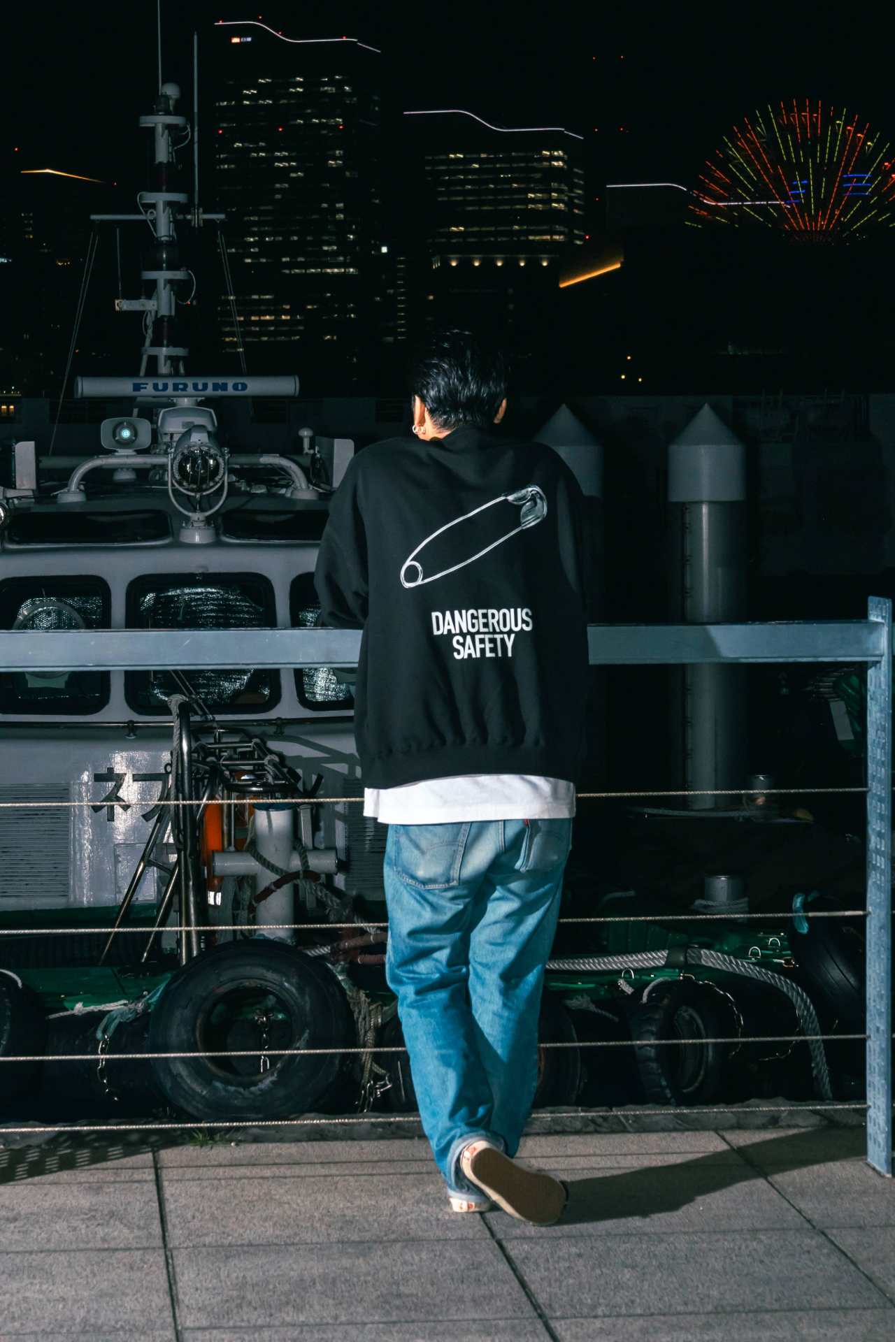 OVERSIZED SWEATSHIRT “SAFETY-PIN”