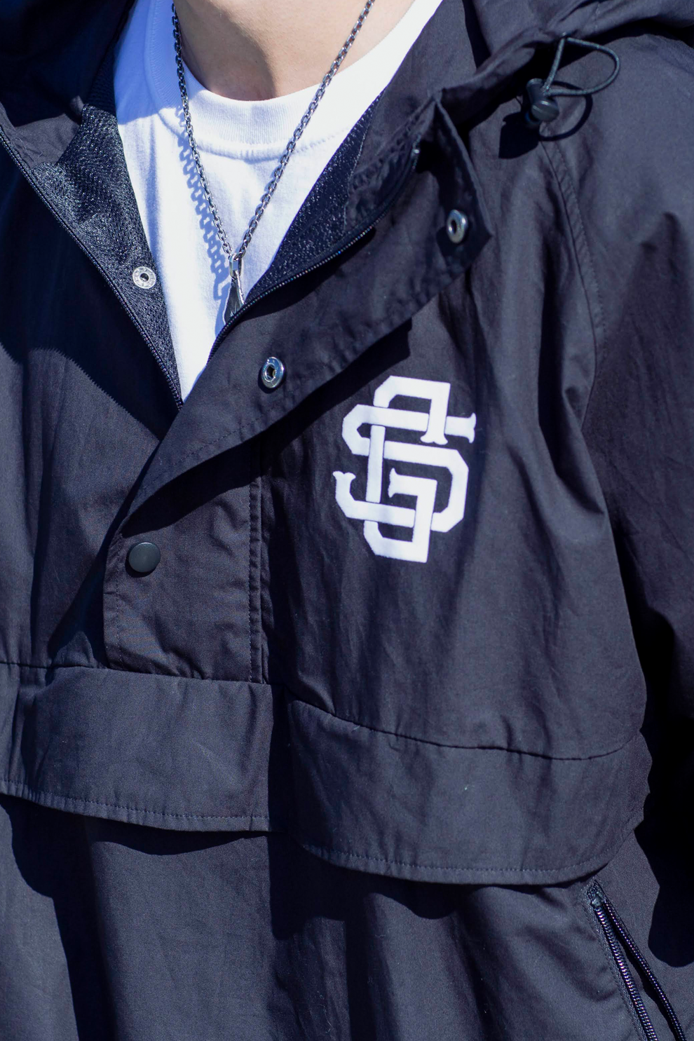 SG EMBLEM PULLOVER ANORAK