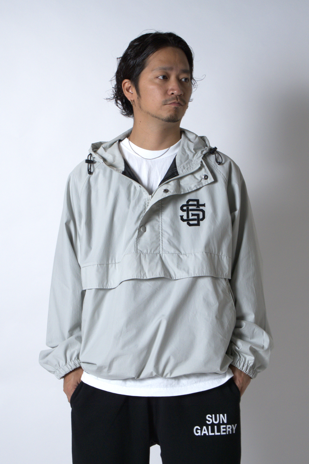 SG EMBLEM PULLOVER ANORAK