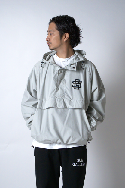 SG EMBLEM PULLOVER ANORAK