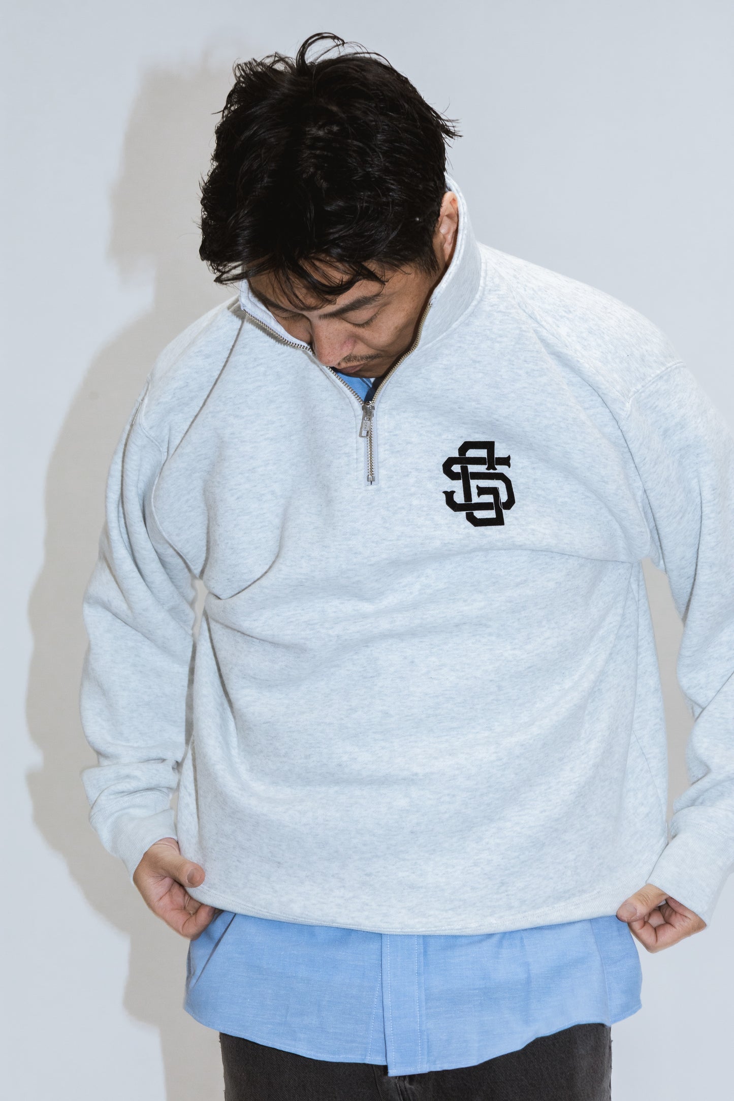SG EMBLEM QUARTER ZIP SWEATSHIRT