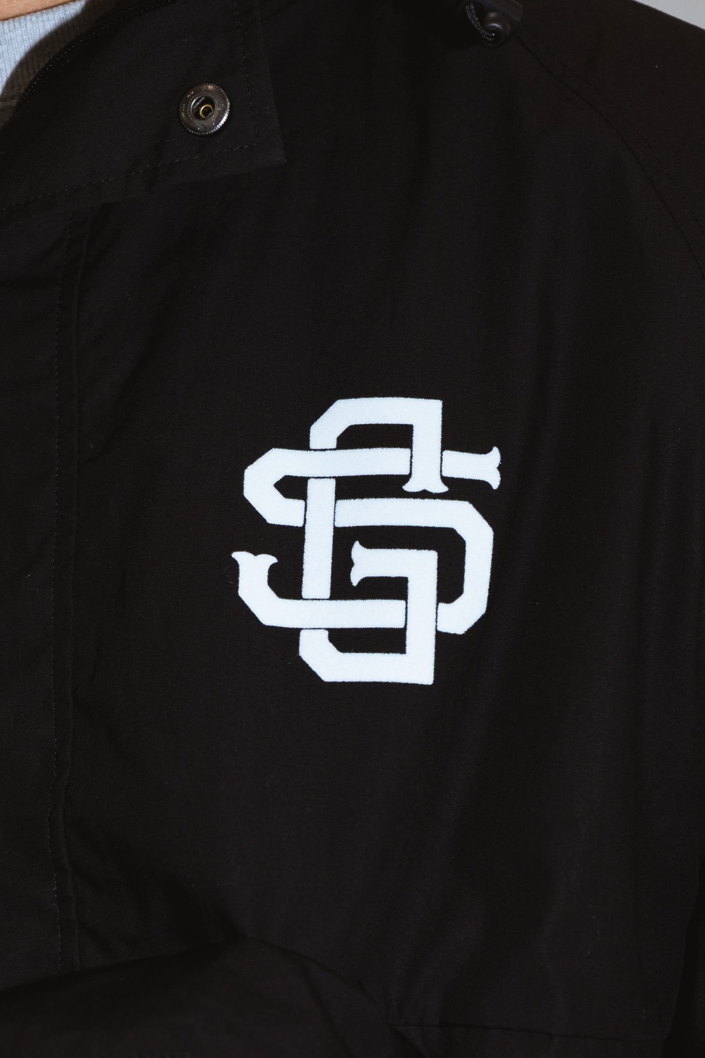 SG EMBLEM PULLOVER ANORAK