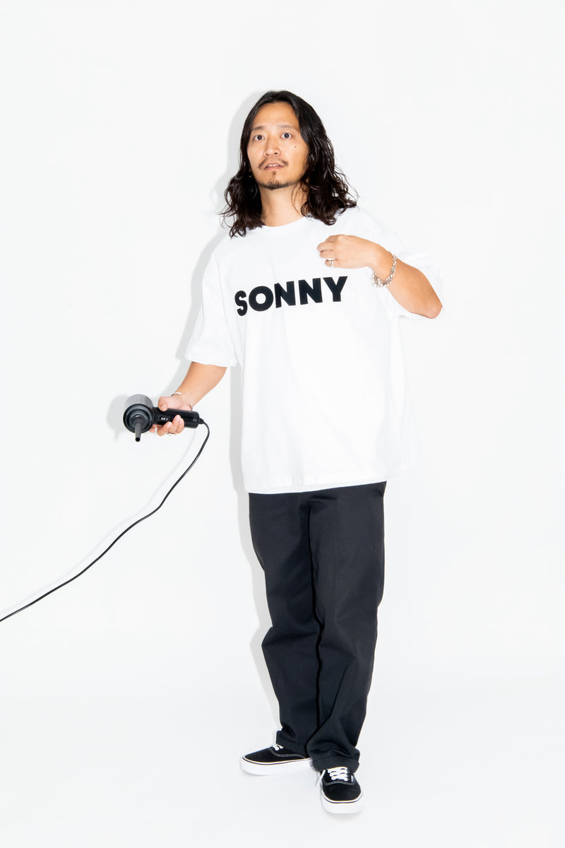 FLOCKY PRINTED T-SHIRT “SONNY” - ホワイト×ブラック