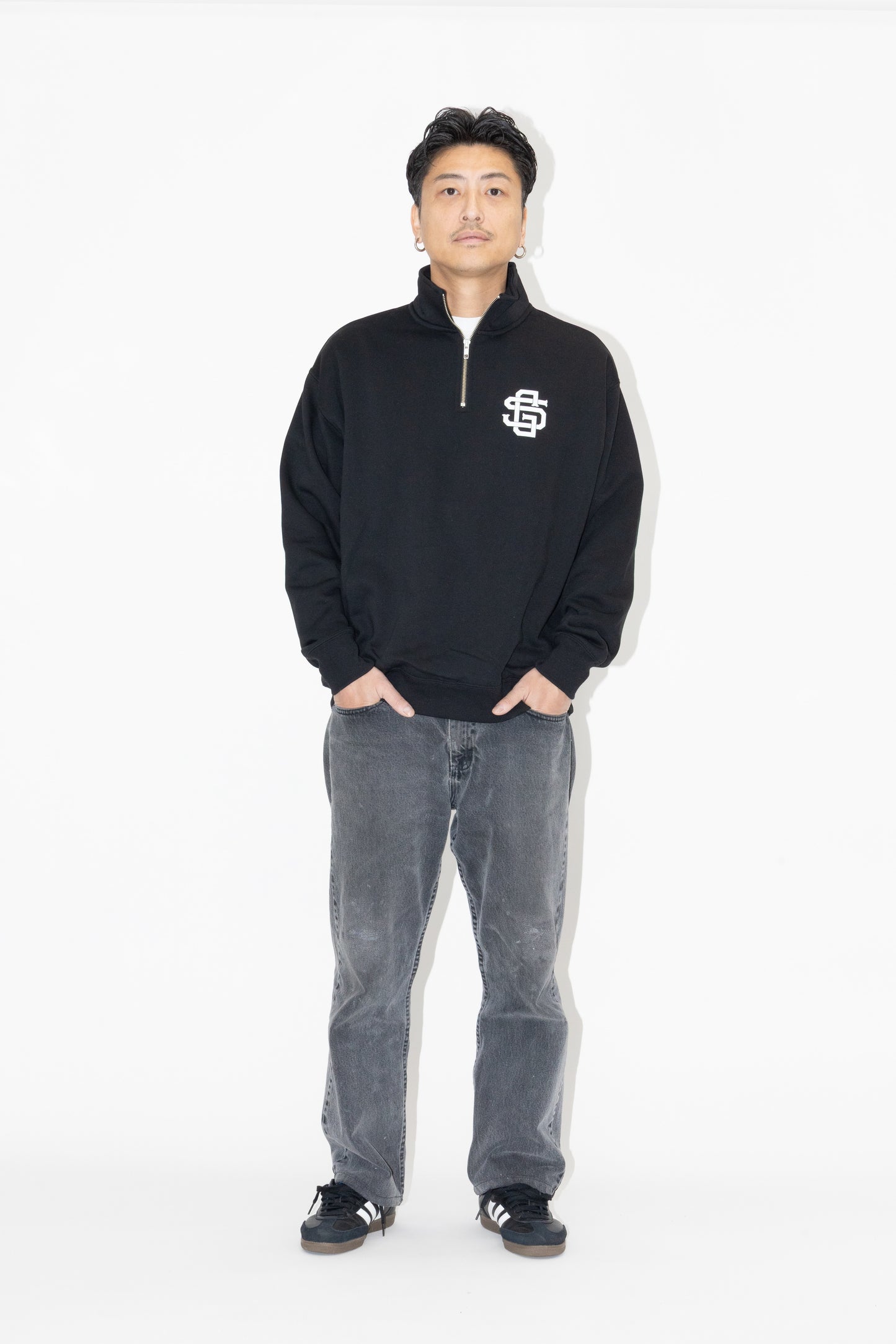 SG EMBLEM QUARTER ZIP SWEATSHIRT