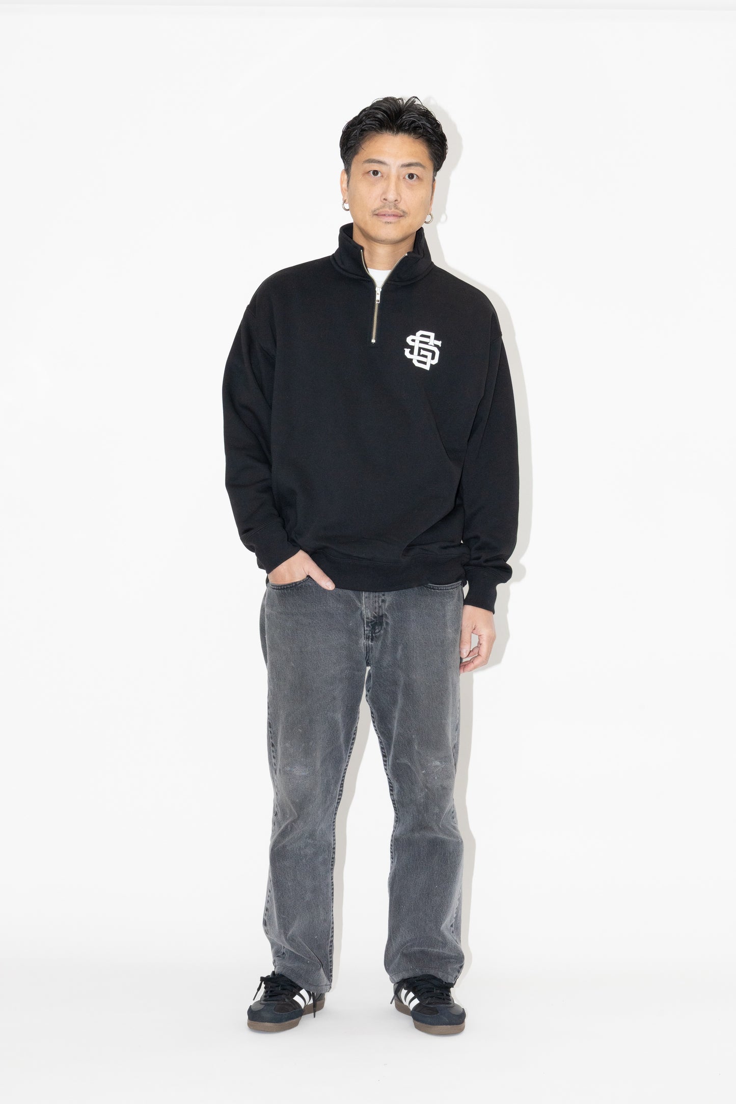 SG EMBLEM QUARTER ZIP SWEATSHIRT