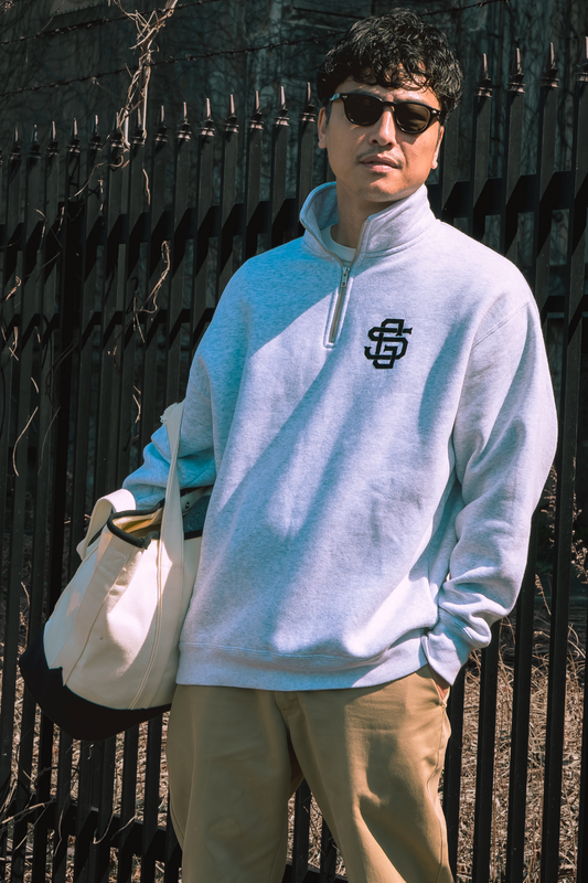 SG EMBLEM QUARTER ZIP SWEATSHIRT