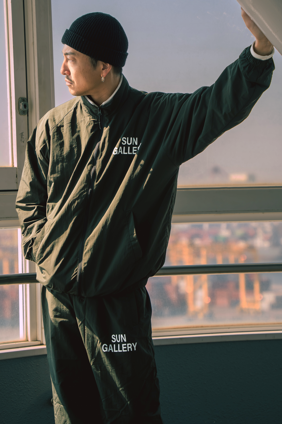 SUNGALLERY ナイロントラックセットアップ (オリーブ×ホワイト)