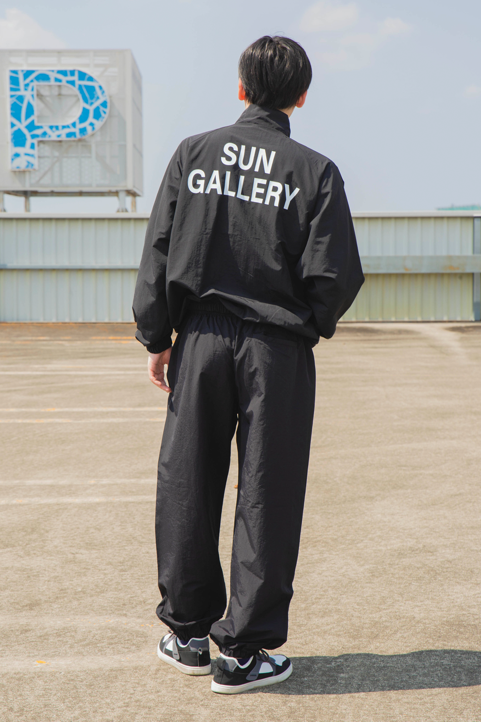 SUNGALLERY ナイロントラックセットアップ (ブラック×ホワイト)