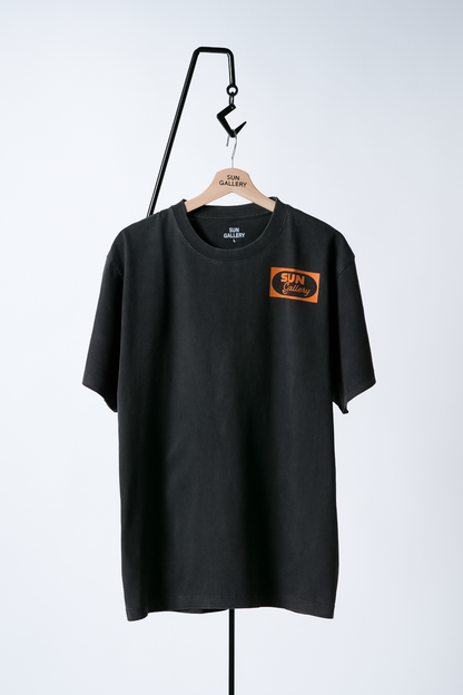 SUNGALLERY "THE TABLE" T-SHIRT