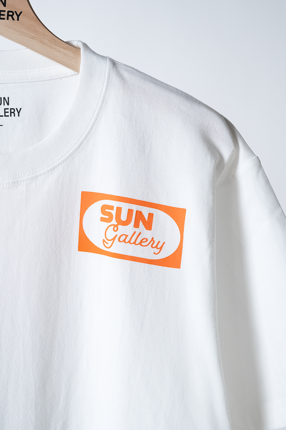 SUNGALLERY "THE TABLE" T-SHIRT